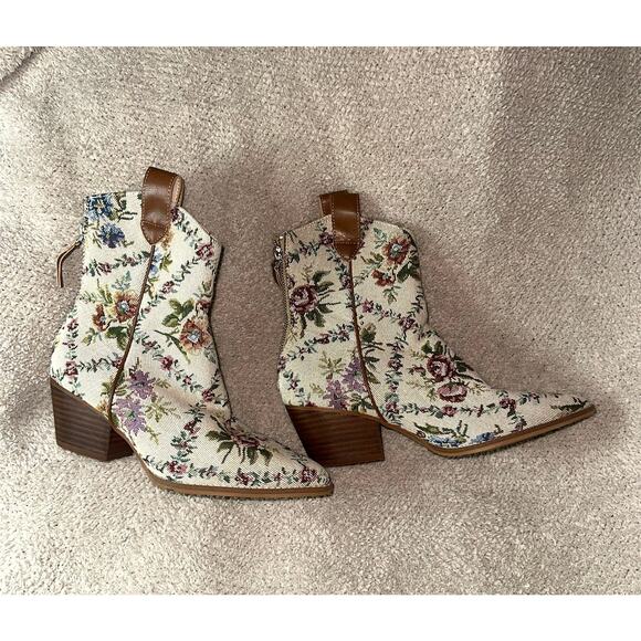 Altar'd State Coastal Cowgirl Short Boots Floral Tapestry Size 7 - Picture 1 of 5